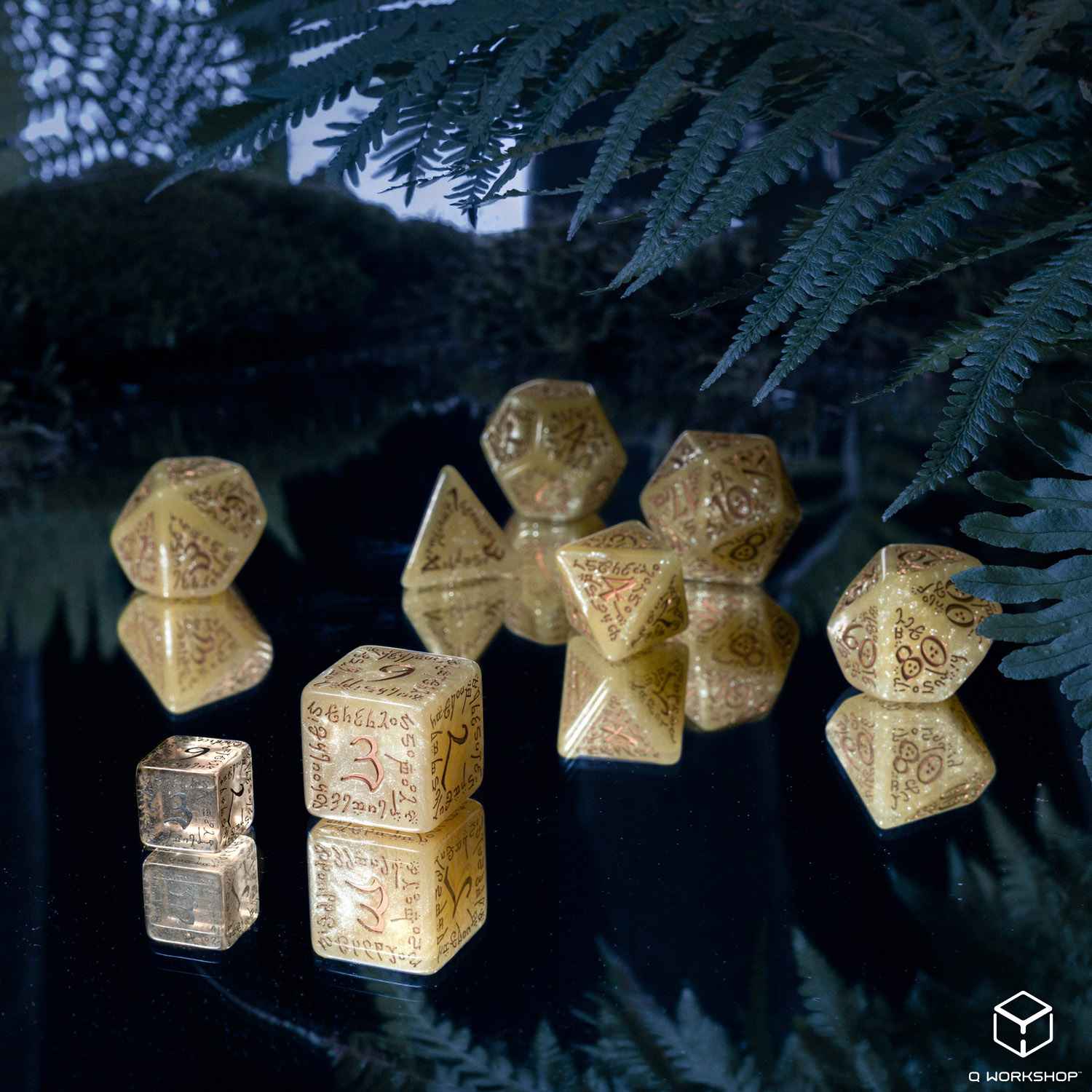 Elvish Shimmering beige & copper Jumbo Dice Set