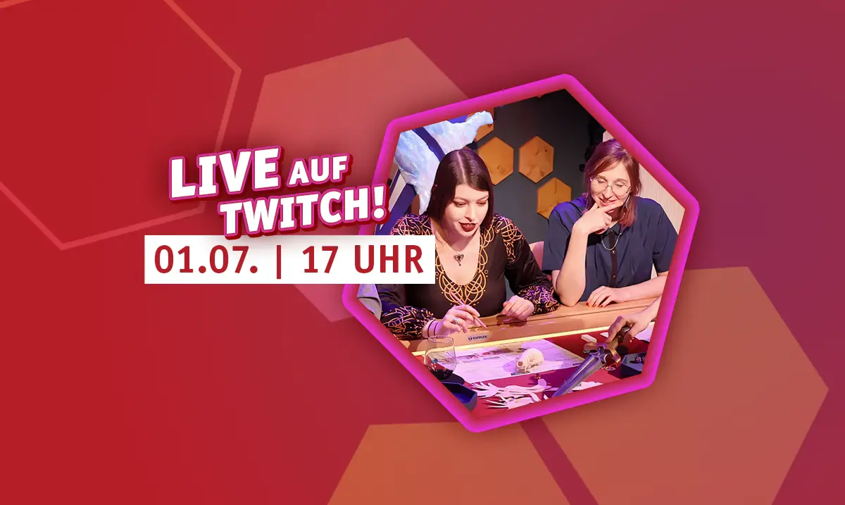 Live auf Twitch! 1.7., 17 Uhr; roter Hintergrund mit Foto von zwei Frauen an einem Tisch