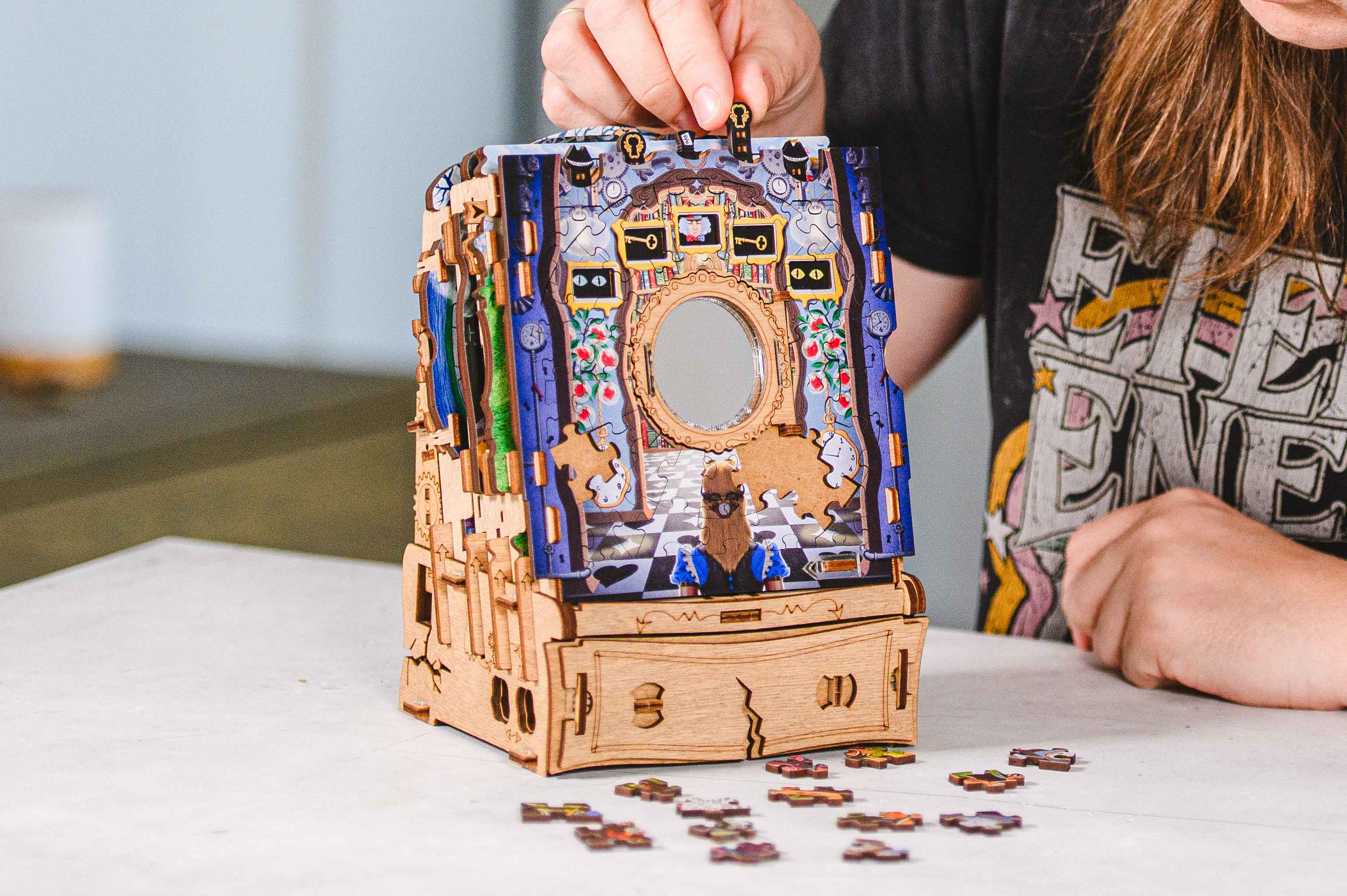 CluePuzzle: The Wonderbox of Alice