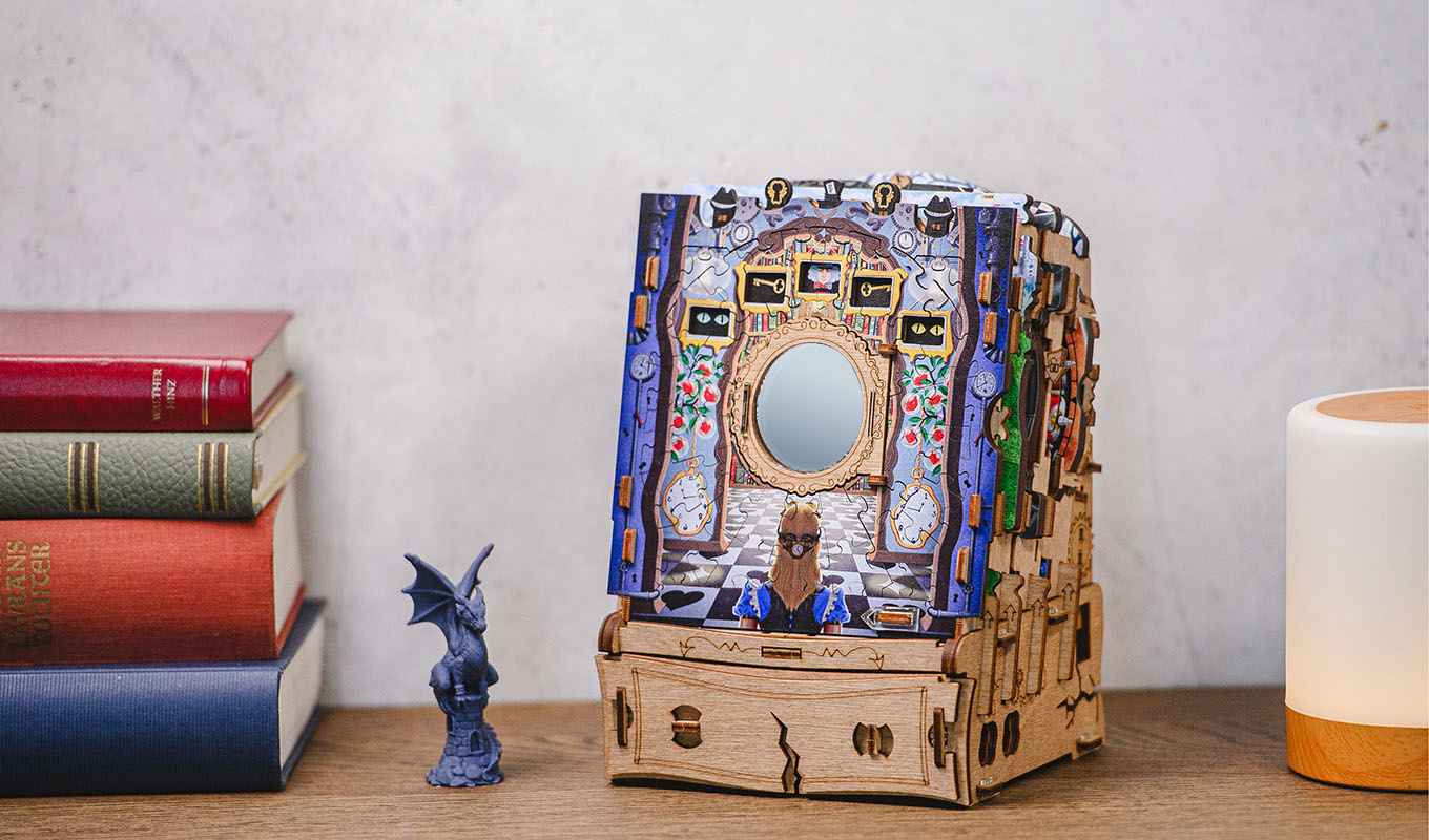 CluePuzzle: The Wonderbox of Alice