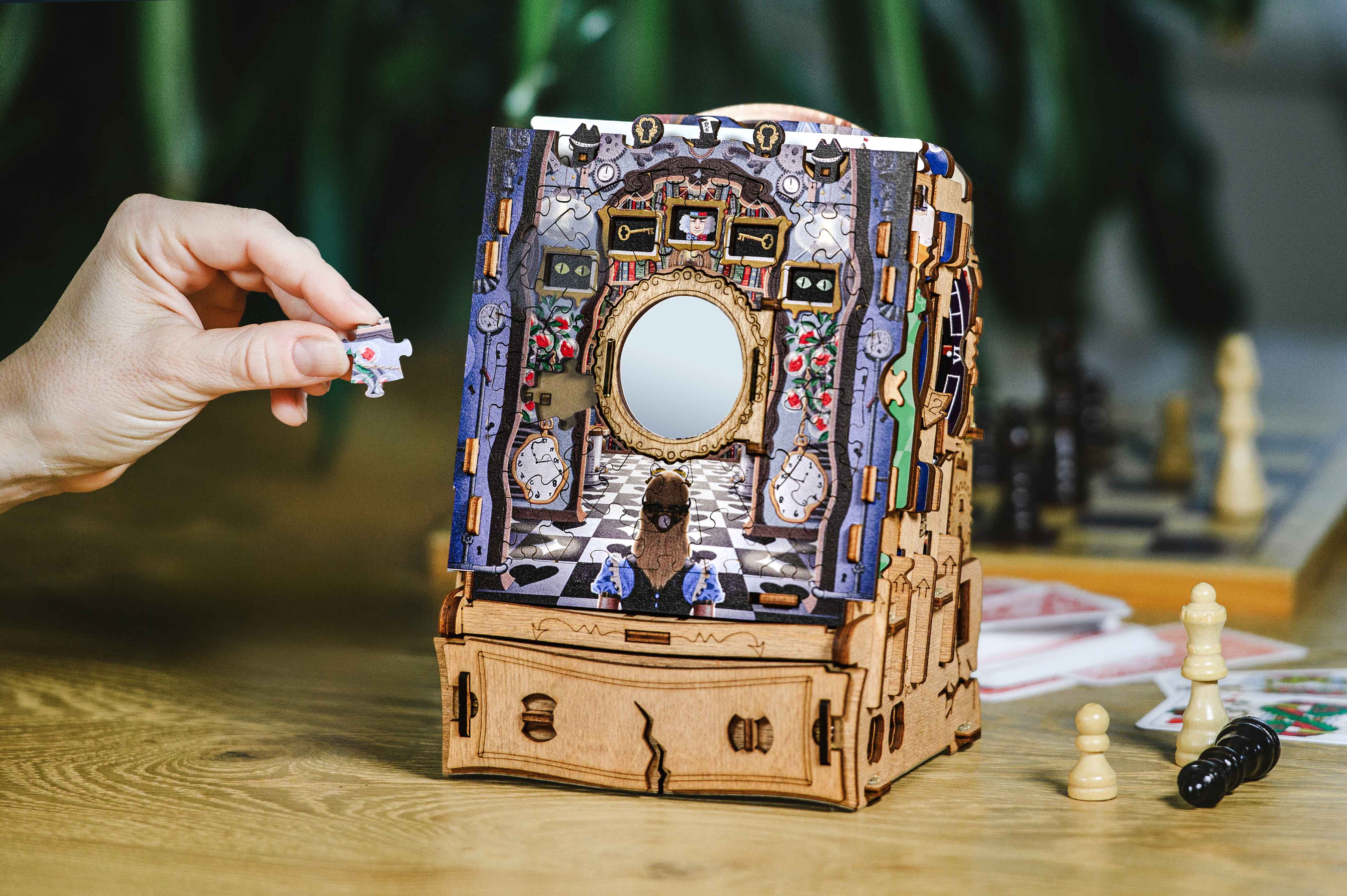 CluePuzzle: The Wonderbox of Alice