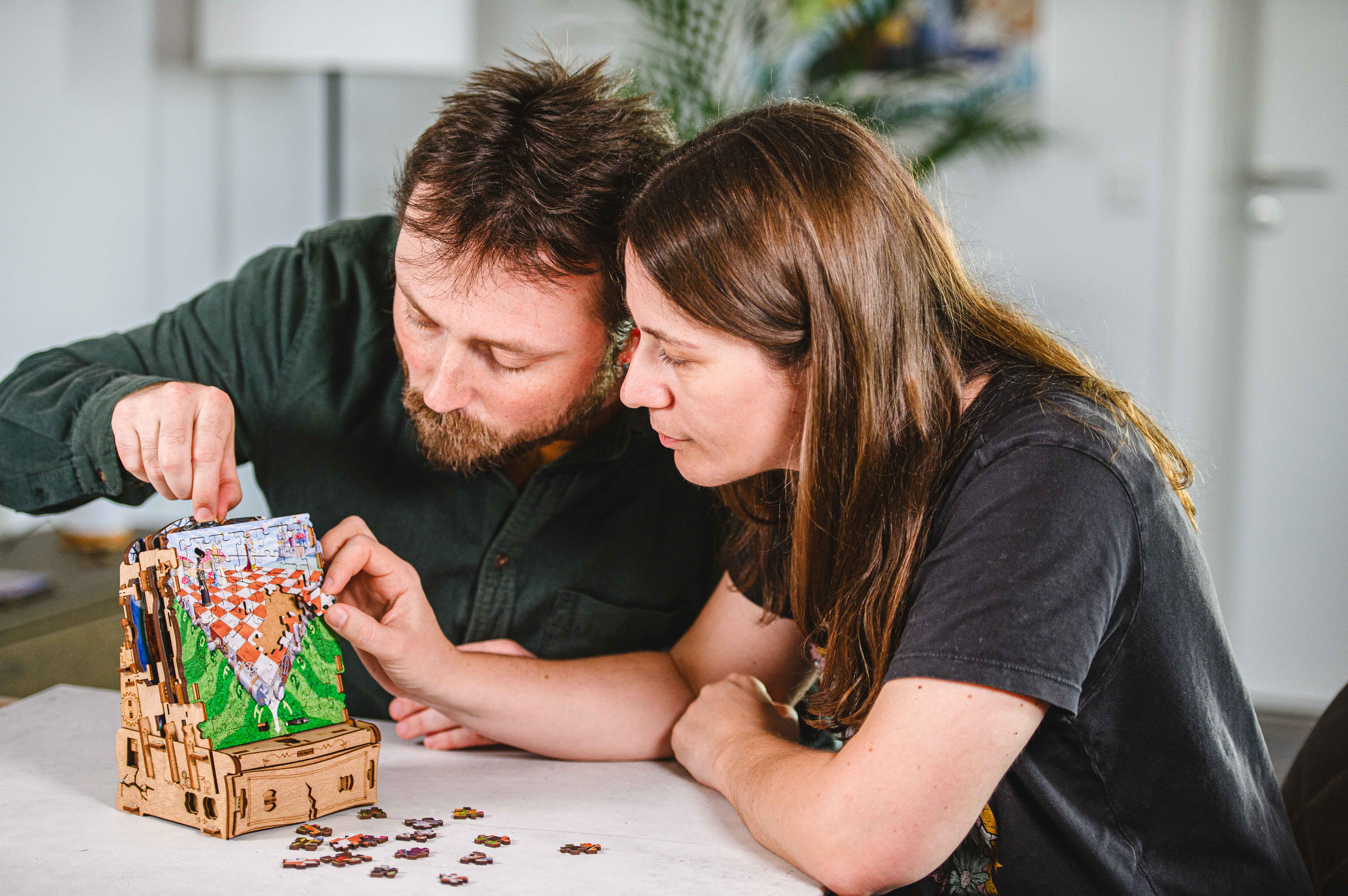 CluePuzzle: The Wonderbox of Alice