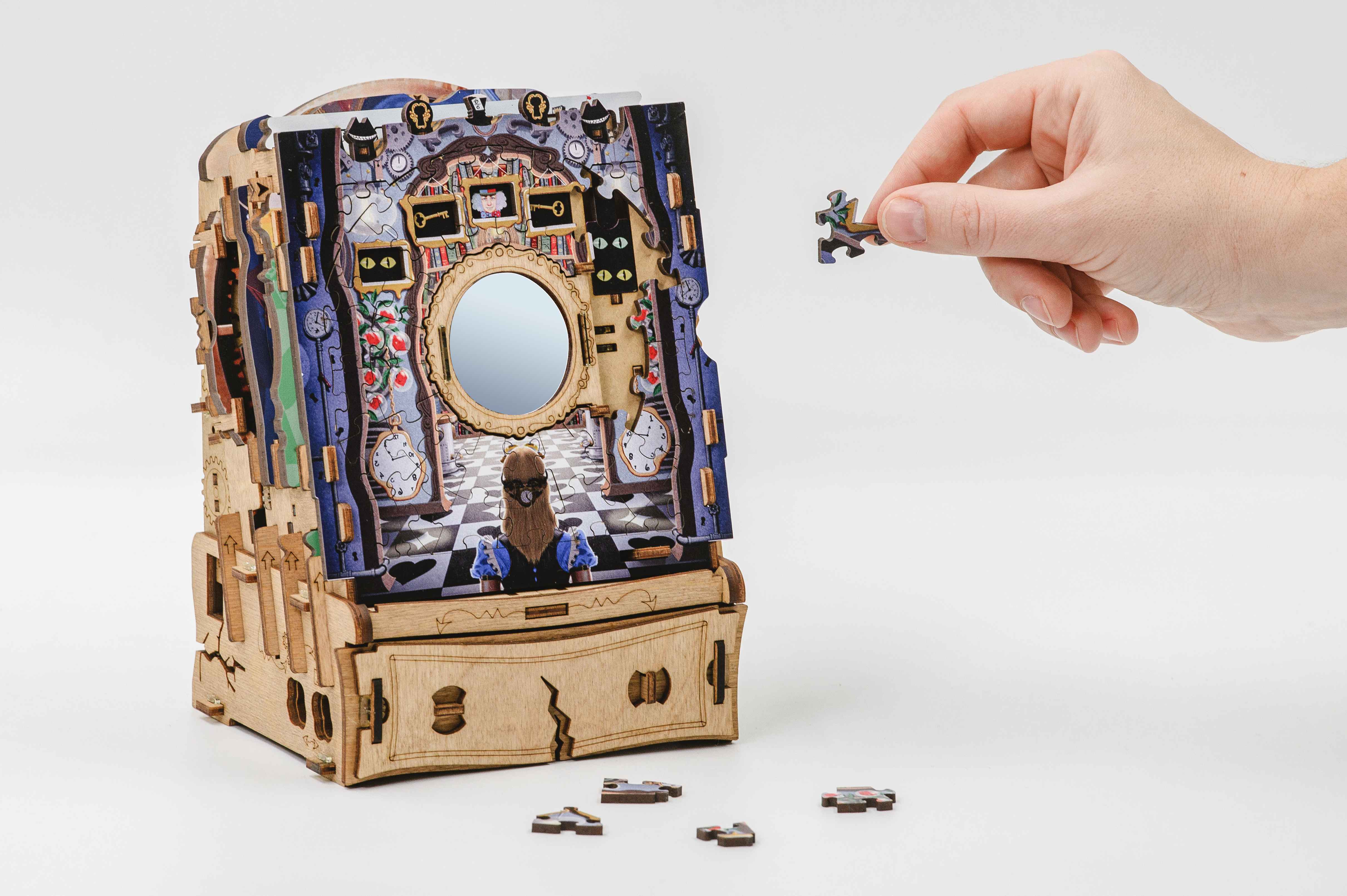 CluePuzzle: The Wonderbox of Alice